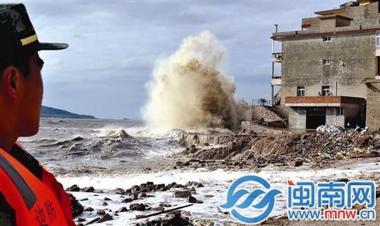 昨日霞浦三沙港狂濤巨浪，三沙邊防派出所全線警戒，