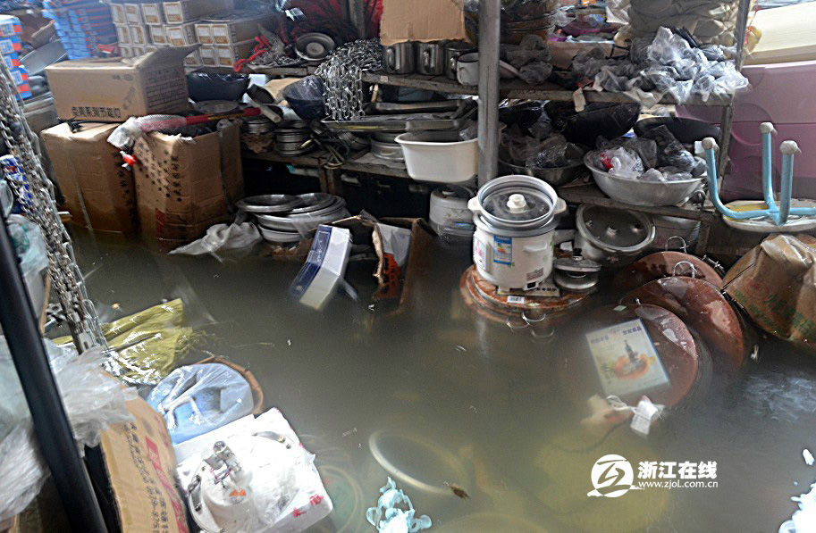 浙江余姚水災(zāi)災(zāi)情嚴重 城區(qū)超七成被淹水電通訊中斷