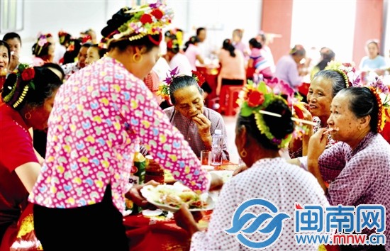 這樣的宴席圖的就是實(shí)惠和熱鬧