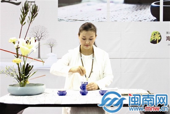 廈門(mén)國(guó)際佛事用品展的香道表演