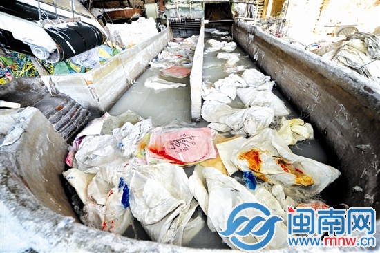 無(wú)證工廠內(nèi)又臟又亂