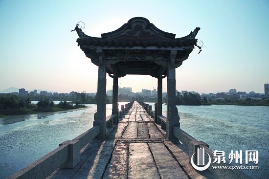 歷經(jīng)歲月洗禮，安平橋仍散發(fā)勃勃生機(jī)