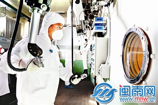 基地核退役大隊官兵運用先進儀器安全處置核廢料