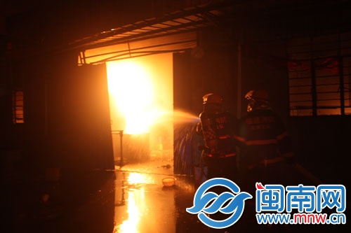 救火工作持續(xù)至昨日凌晨3時(shí)許