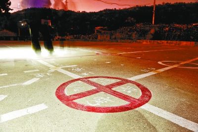 北京市民鳴槍放3只藏獒驅(qū)散廣場(chǎng)跳舞大媽