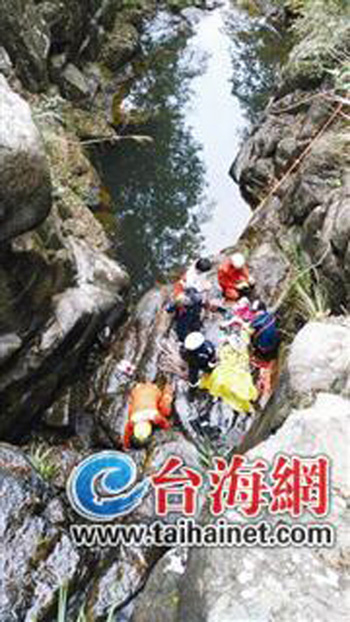 驢友在同安墜崖受傷