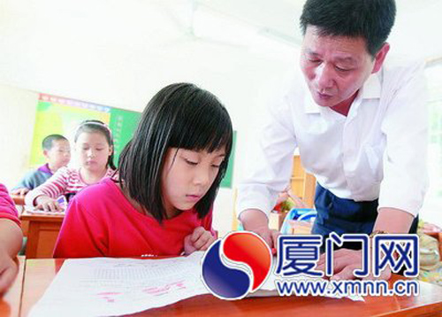 葉江南27載青春獻(xiàn)給山村小學(xué)