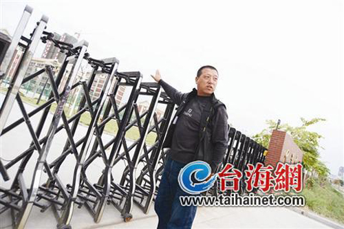 體校男生翻門(mén)出校