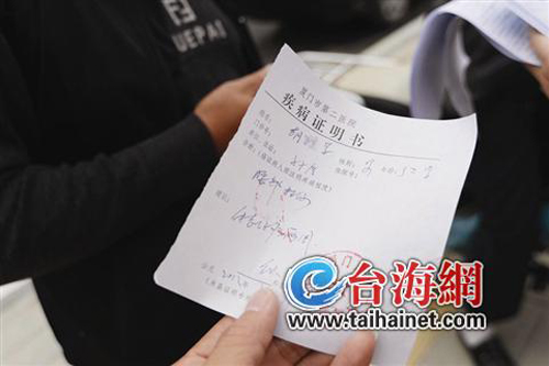 體校男生翻門(mén)出校1