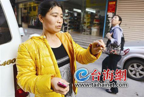 路人遭樓上住戶潑臟水