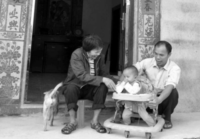 搬進新房后,高廷勇一家其樂融融