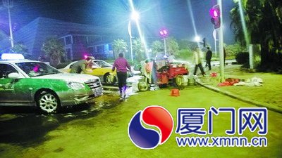 出租車是“幽靈”洗車攤的最主要“客戶”。
