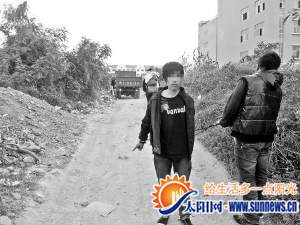 梁某被抓后到案發(fā)現(xiàn)場指認(rèn)