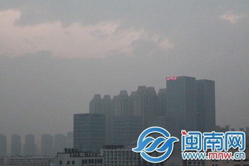 昨日下午3時(shí)許，泉州市區(qū)上空一片灰蒙蒙