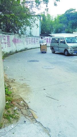 東西裝滿一箱，用小拖車再拉到活動(dòng)現(xiàn)場去