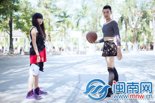 情侶穿上對方衣服