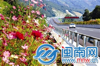 寧武高速福安段路旁山花爛漫（資料圖）