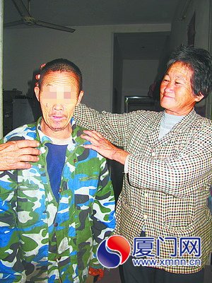 照顧智障弟弟50多年