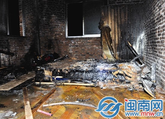 房間被火洗劫一空，成了黑色地獄