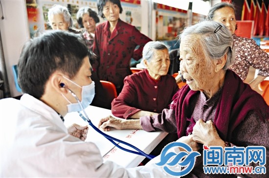 社區(qū)組織老人免費體檢