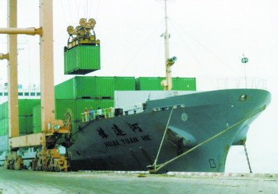 1988年，廈門港開辟了第一條國內(nèi)集裝箱班輪航線