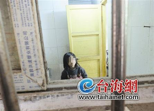 好幾個月沒理發(fā)，小欣（化名）看起來像個女孩