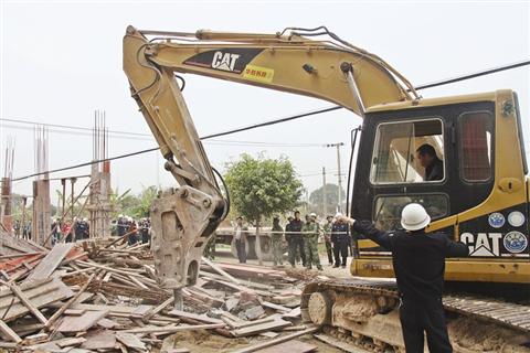 對違章建筑實(shí)行徹底性拆除