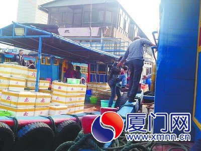 上下船時(shí)容易滑倒