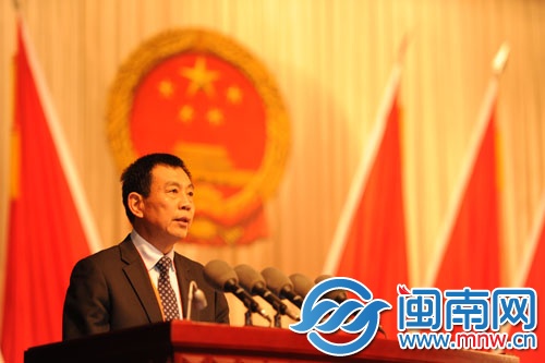 市人大常委會主任陳海基作工作報告