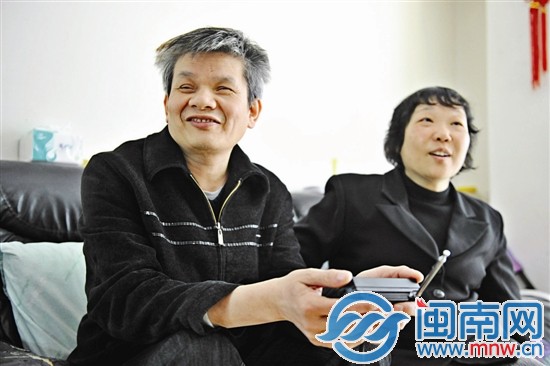 雖然生活不易，但老兩口互相照顧，面對生活也很樂觀