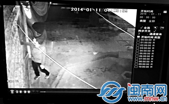 男子點(diǎn)燃木料引發(fā)家具城大火