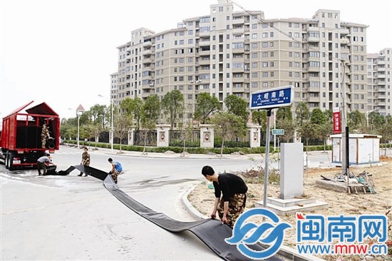 消防鋪設(shè)供水帶為大小嶝島供水