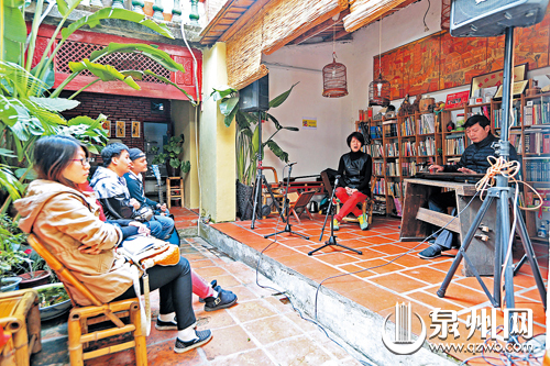 客棧經(jīng)常舉辦一些文化活動，吸引不少市民和游客。