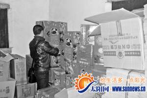 警方查獲60多箱非法煙花爆竹