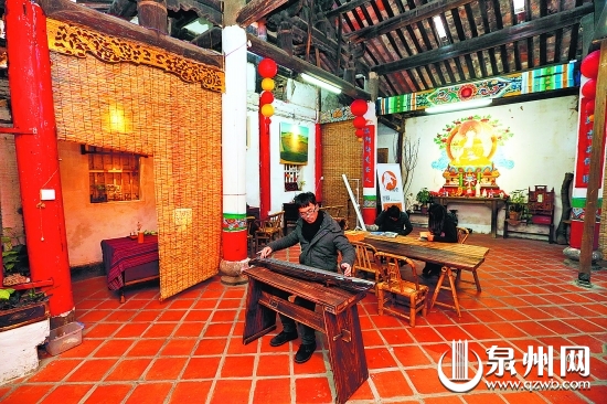 在古厝里開(kāi)發(fā)文化產(chǎn)業(yè)，也是對(duì)古厝本身的一種保護(hù)