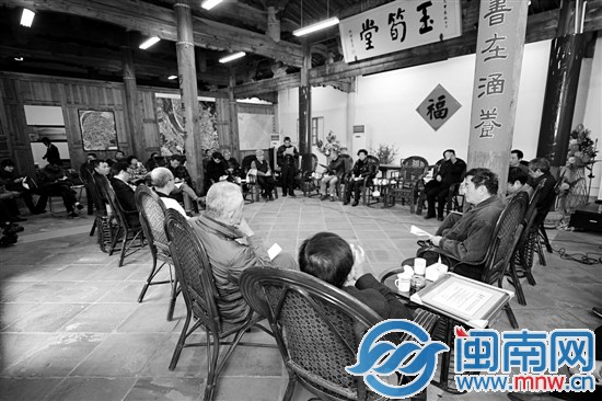 來自建筑界和文史界的二十多位專家學者齊聚一堂，聊