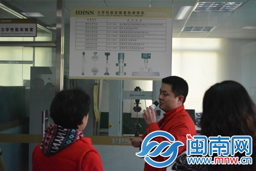 輝煌水暖集團工作人員介紹檢測技術(shù)