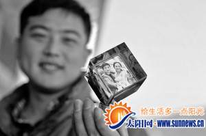 王先生帶回老家的婚紗照擺臺