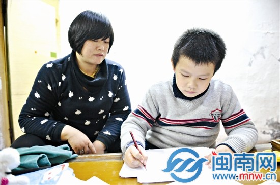 小澤煒干什么都坐不住,除了畫畫