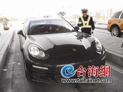 無牌的保時捷車