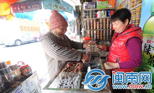 呷甜來(lái)林阿香店里買蜜餞的