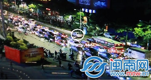 泉州市區(qū)寶洲街萬達(dá)廣場外