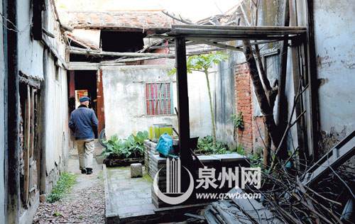 三朝巷26號(hào)，古厝大廳已經(jīng)變成一片小菜地，大廳部分