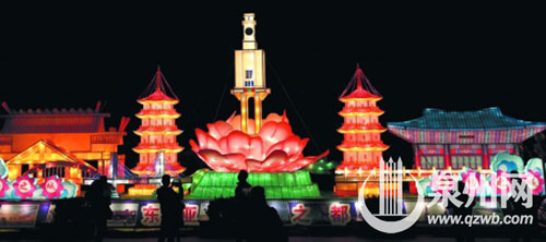 “東亞文化之都”主題花燈亮相，吸引市民拍照留念。