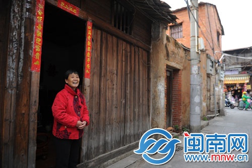 泉州西街舊館驛巷的黃阿婆和老伴18年堅(jiān)持為路人免費(fèi)