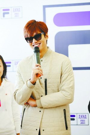 李敏鎬在昨天的活動現(xiàn)場只出現(xiàn)了十分鐘