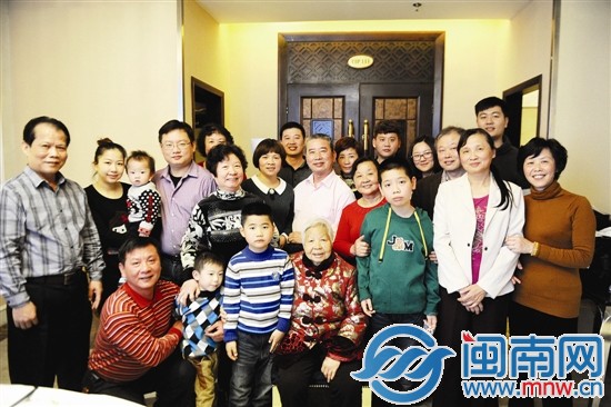 劉寶珠一家四代，人口眾多