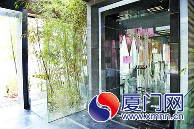 白鷺洲內(nèi)一家咖啡屋已關(guān)門停業(yè)