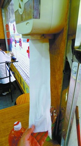 廈門小餐館提供給客人用的紙巾