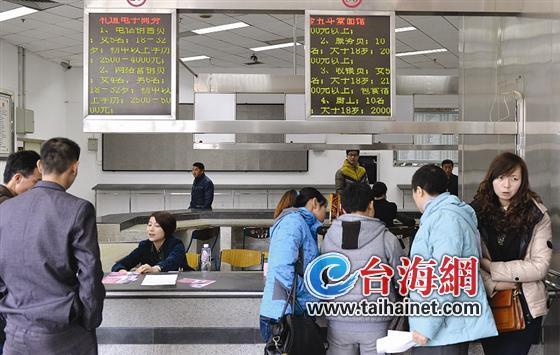 工現(xiàn)場：咨詢的人少，肯來的更少